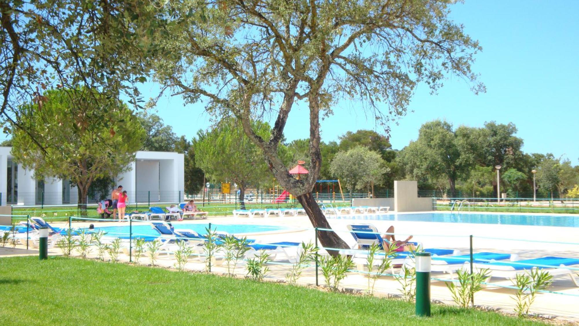 Отель Parque De Campismo Orbitur Монтаржил Экстерьер фото