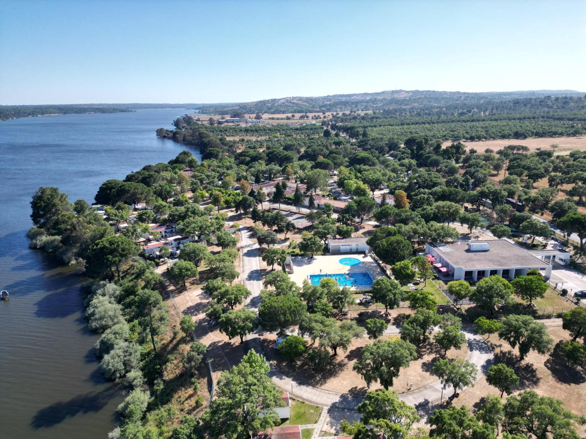 Отель Parque De Campismo Orbitur Монтаржил Экстерьер фото