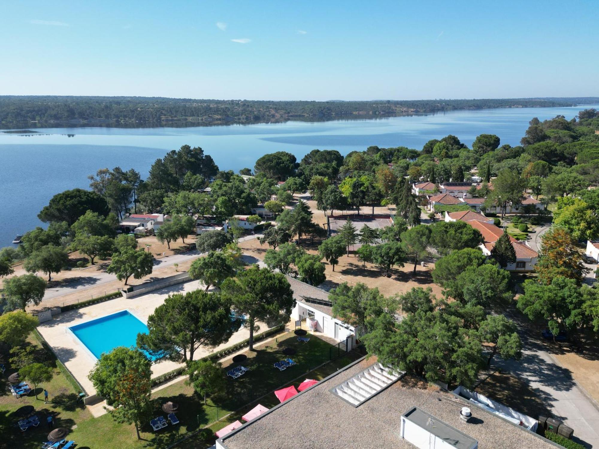 Отель Parque De Campismo Orbitur Монтаржил Экстерьер фото